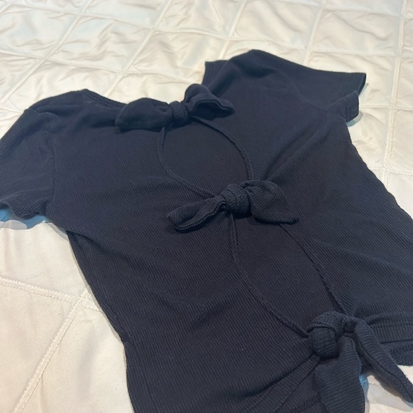 Hollister Tee Shirt - Picture 3 of 3